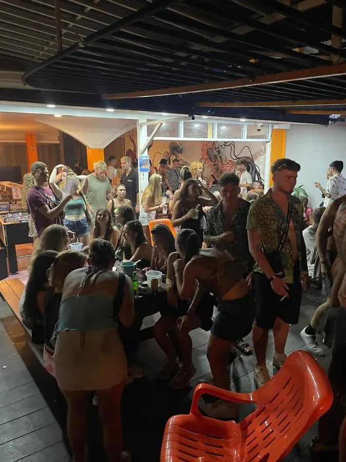 Hostel Revolution Ko Tao