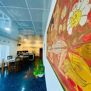 https://the-lake-round-guest-house.kandyhotelsnow.com