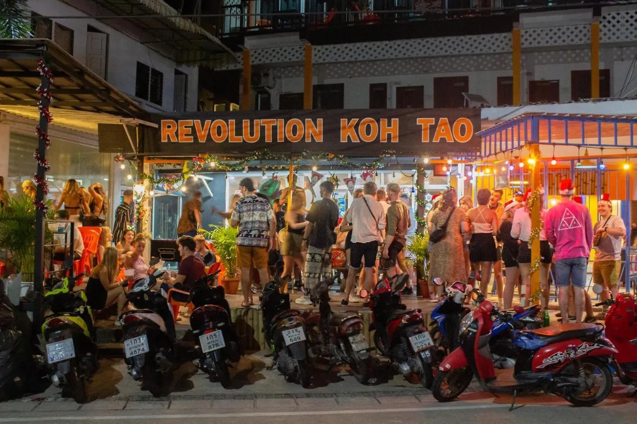 Revolution Koh Tao Hostel