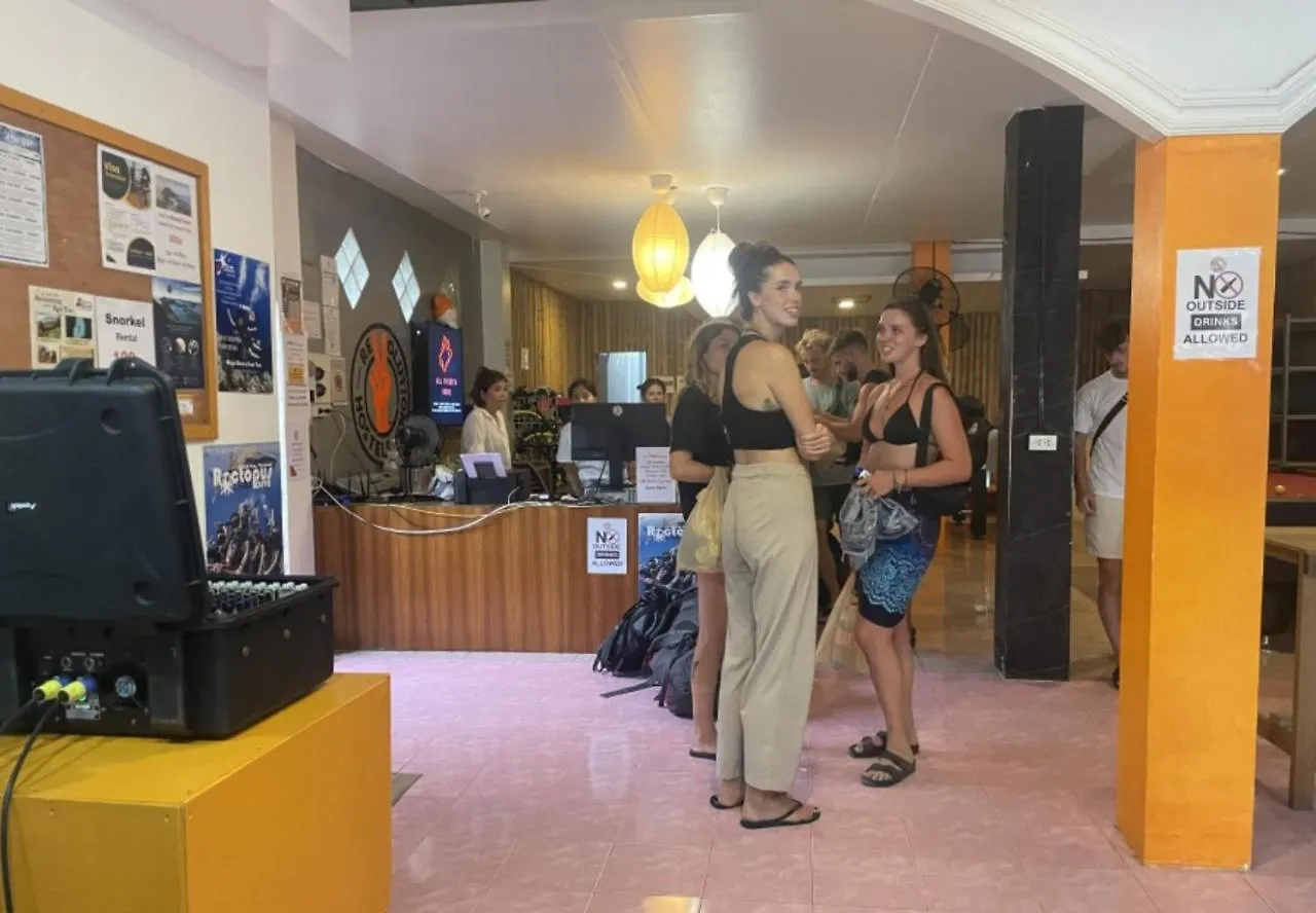 Revolution Koh Tao Hostel