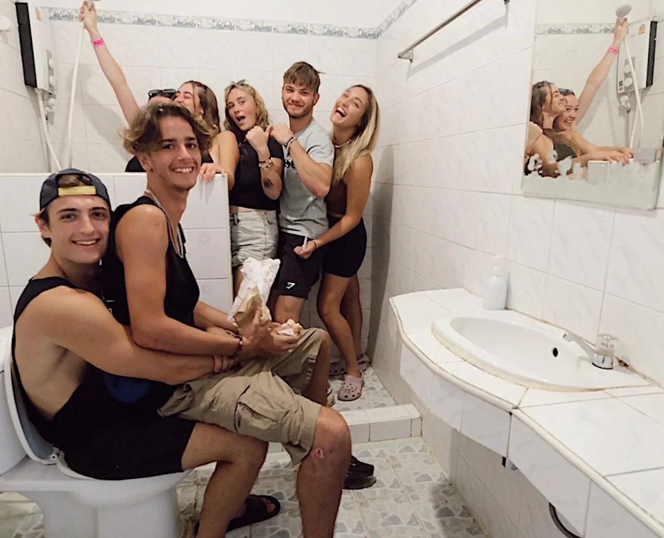 Revolution Koh Tao Hostel